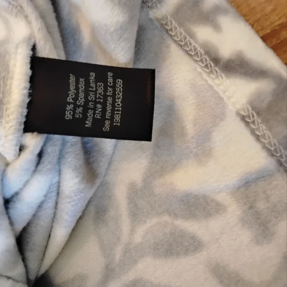 Simply Vera Vera Wang NWT Floral Tie‑Dye Nightgown — With Pockets Sz Small - Picture 4 of 8